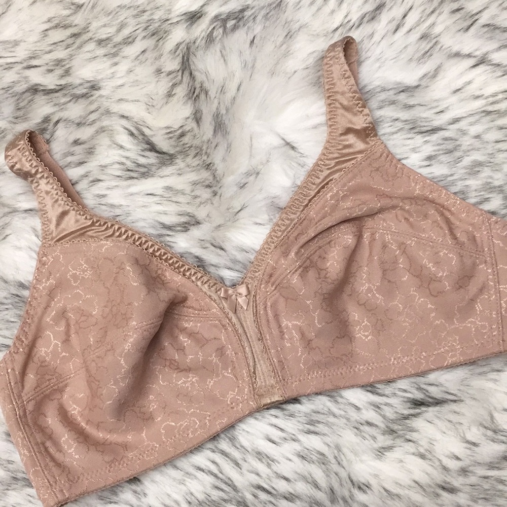 ✨2/$20✨ BODY NATURALS Soft Floral Unlined Wireless Bra